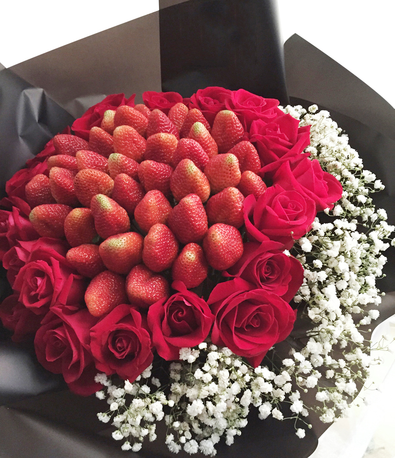 用心呵护你-19支红玫瑰+草莓花束
