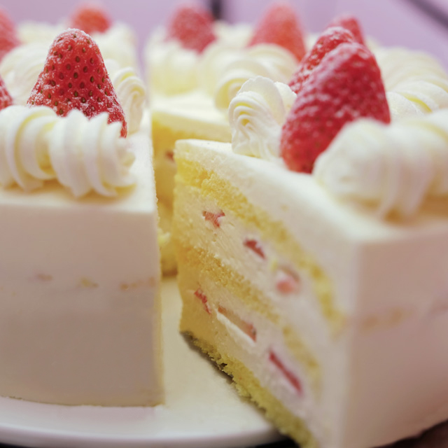 草莓鲜奶水果蛋糕