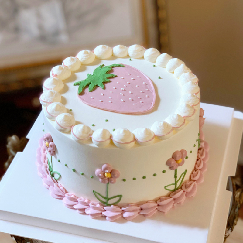 复古风小草莓主题奶油蛋糕